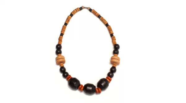 为了推广自家网店，她把文案写成一本书