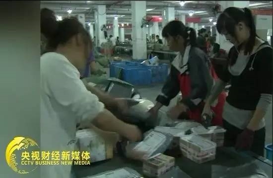 赶紧自查：这样的快递包装可能有毒又有害